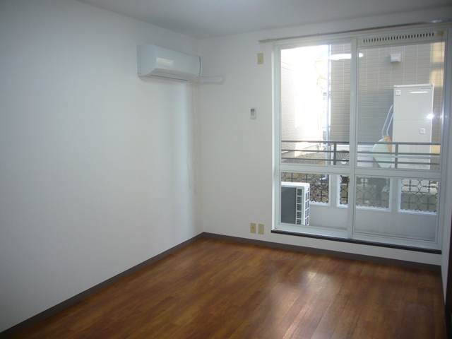 居室・リビング　南側洋室６帖