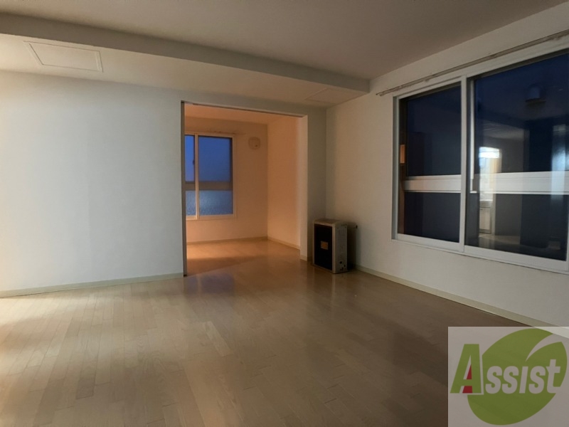 居室・リビング　広くてキレイなお部屋が広がっていて、充実した生活が送れそう。