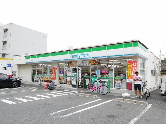 コンビニ　ファミリーマート／小倉真鶴店（コンビニ）まで110m