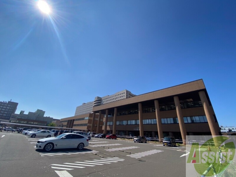 病院　国立大学法人北海道大学病院（病院）まで558m
