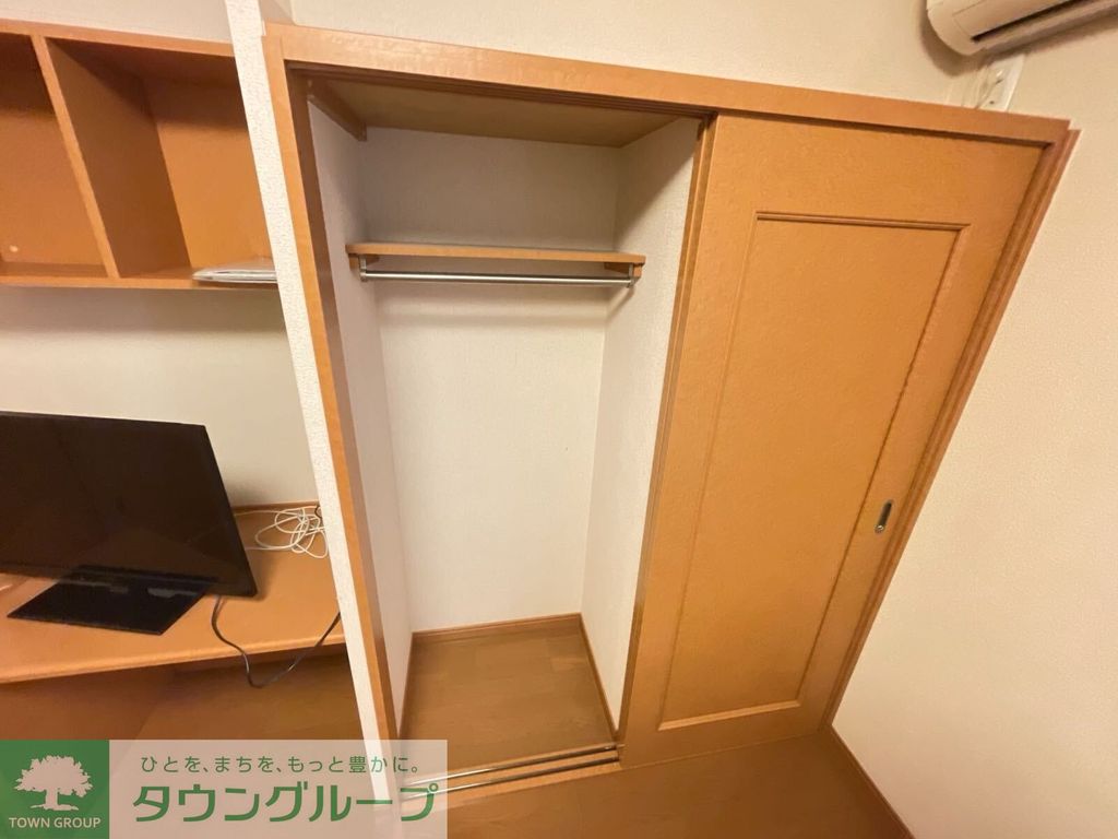 その他部屋・スペース　1階はフローリング、2階はじゅうたんです。