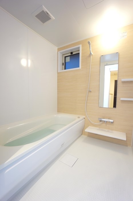 バス・シャワールーム　広い一坪風呂♪追い炊き機能付きです！