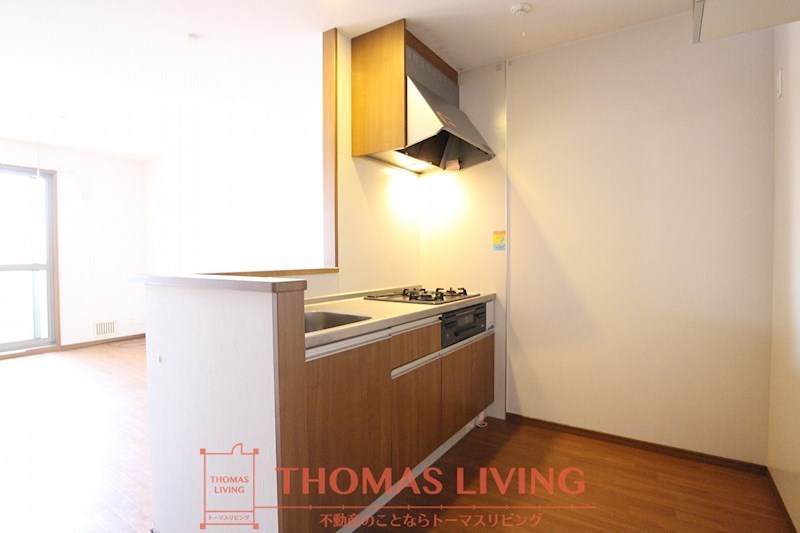 キッチン　実際の写真を準備中の為、同じ建物の別室写真です。参考下さい。