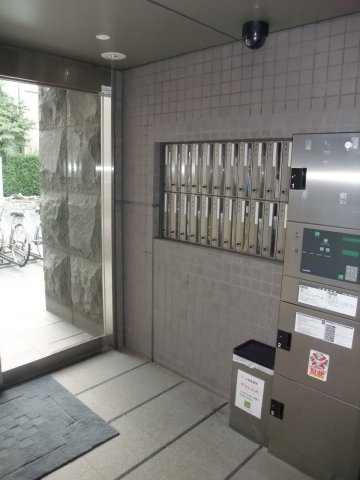 ロビー　集合ポスト・宅配ボックス完備