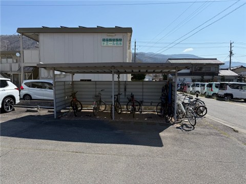 スーパー　デリシア元町店（スーパー）まで550m