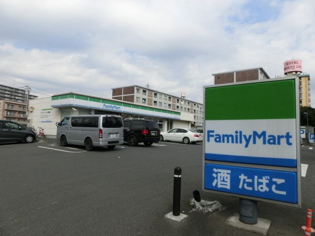 コンビニ　ファミリーマート（コンビニ）まで30m