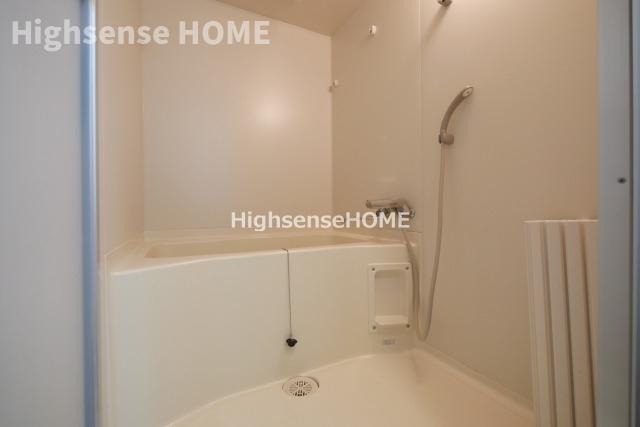 バス・シャワールーム　コンパクトで使いやすいお風呂です