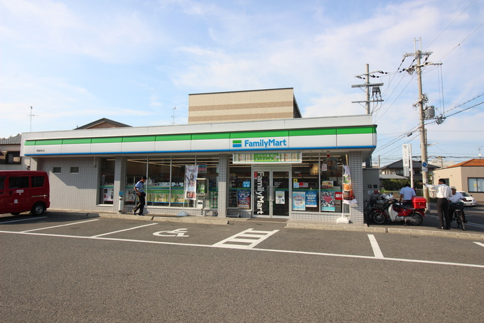 コンビニ　ファミリーマート（コンビニ）まで280m