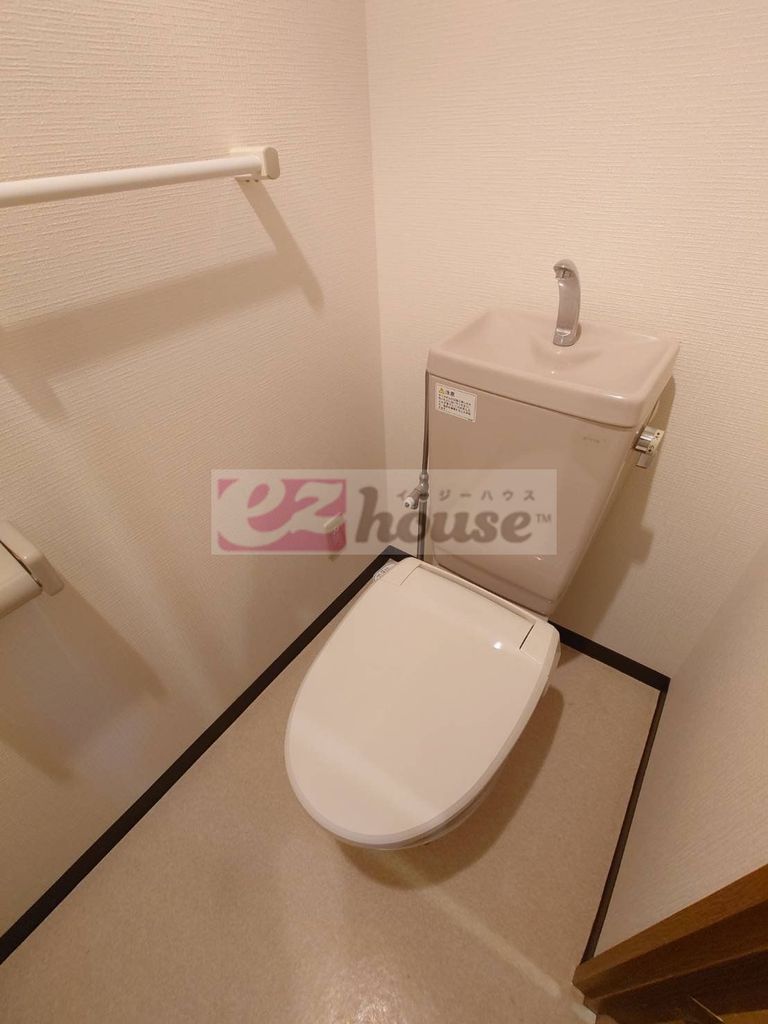トイレ　別部屋の参考写真です