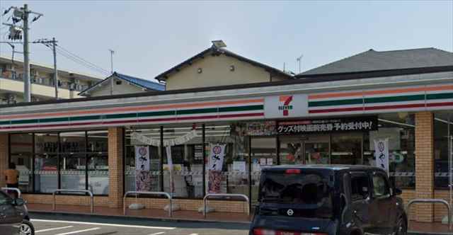 コンビニ　セブンイレブン（コンビニ）まで1521m