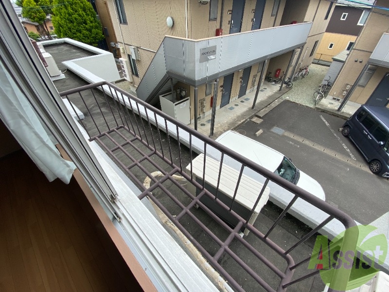 バルコニー　バルコニーになります。洗濯物が干せますね。