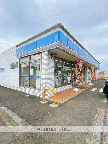 コンビニ　ローソン三郷鷹野二丁目店（コンビニ）まで303m