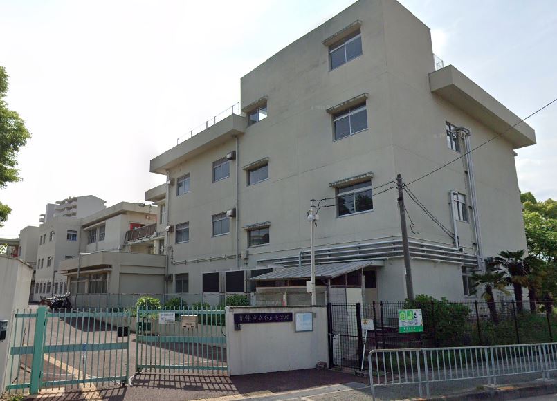 小学校　豊中市立南丘小学校（小学校）まで434m