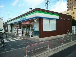 コンビニ　ファミリーマート様（コンビニ）まで150m