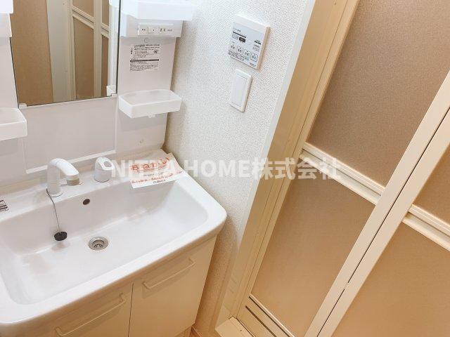 洗面設備　シャワー付きの洗面台もありますよ☆彡
