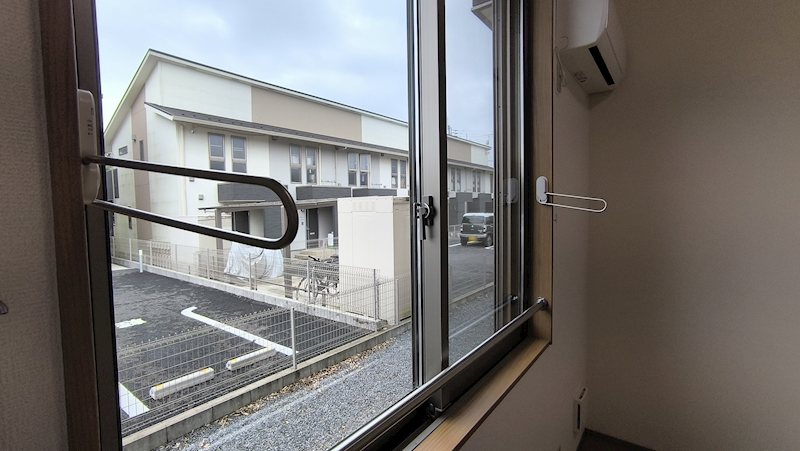 バルコニー　洗濯物干し