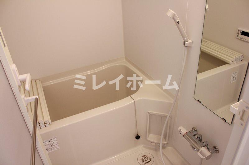 バス・シャワールーム　同建物内別のお部屋の参考写真になります。