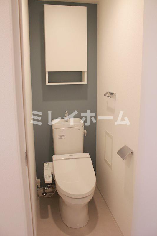 トイレ　同建物内別のお部屋の参考写真になります。