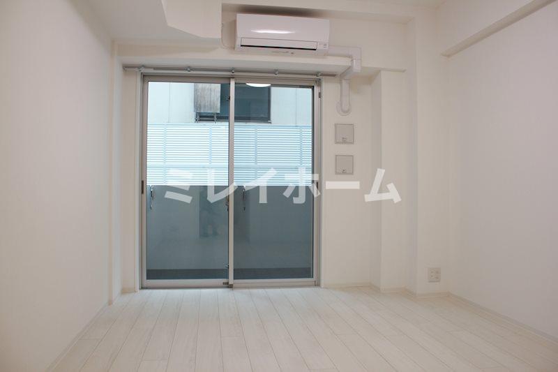 居室・リビング　同建物内別のお部屋の参考写真になります。