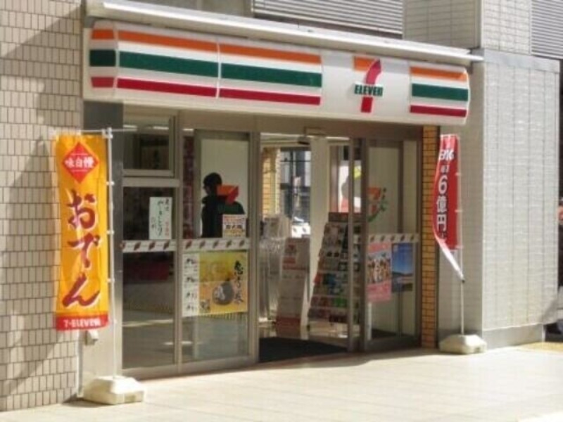 コンビニ　セブンイレブン横浜センター北駅店（コンビニ）まで204m