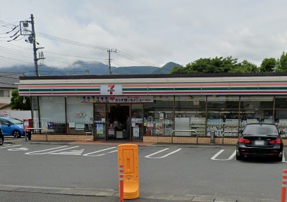 コンビニ　セブンイレブン（コンビニ）まで834m
