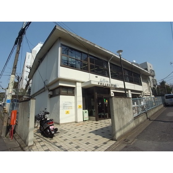 図書館　中野区立本町図書館（図書館）まで837m