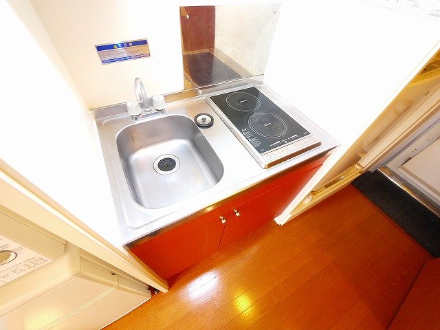 キッチン　コンパクトなキッチンで掃除もラクラク