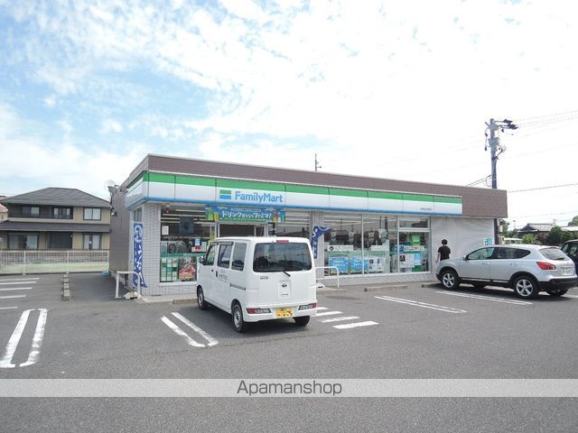 コンビニ　ファミリーマート（コンビニ）まで401m