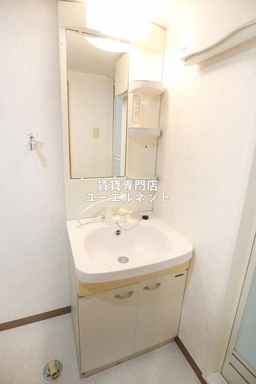 洗面設備　清潔感ある独立洗面台で毎日気持ちよく♪