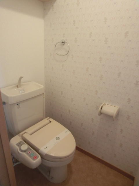 トイレ　※入居中のため１号室の写真です。