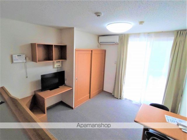 レオパレス山下の居間写真