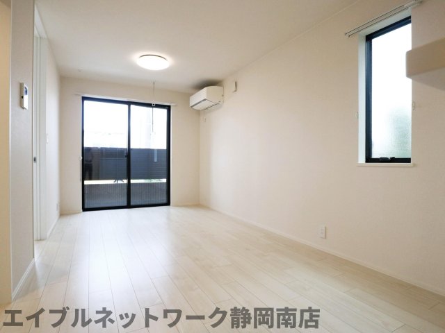 居室・リビング　ゆったりとした居間です