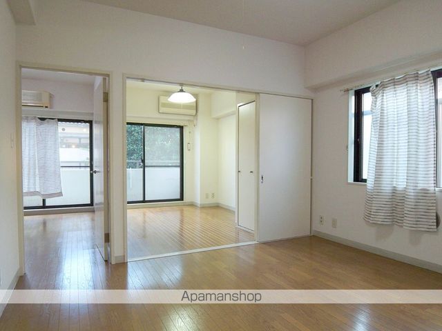 1DK Mansion in Setagaya, Tokyo — photo 3 of 3