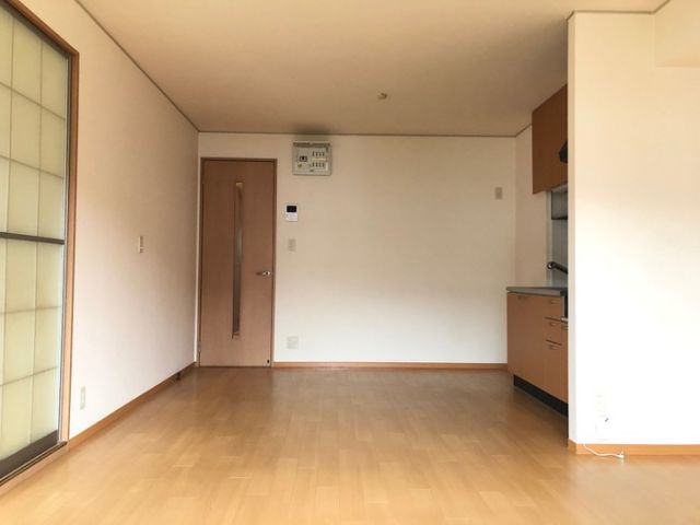 ラフィネ安芸 弐番館の居間写真