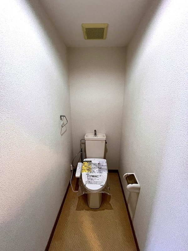 トイレ　※イメージ　別号室の写真です