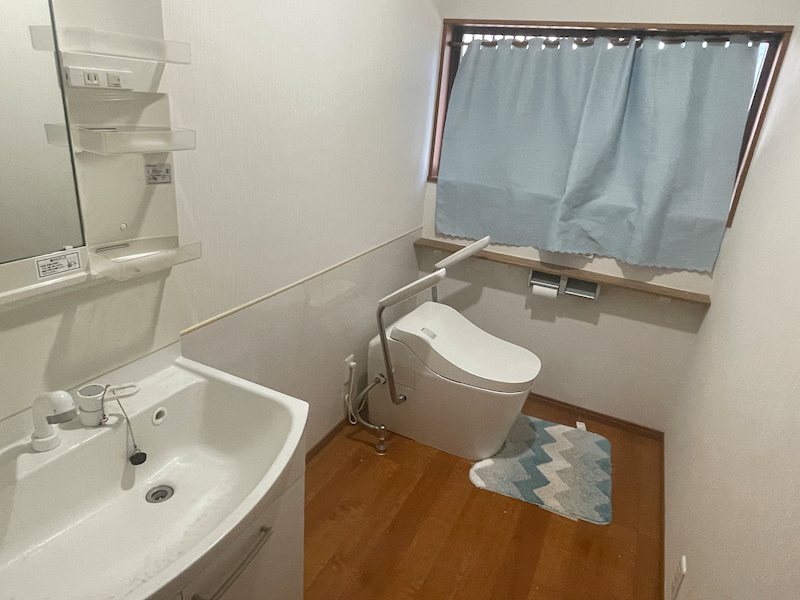 京月町貸家のトイレ写真