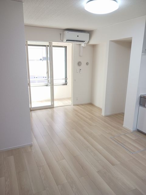 グレイスヴィラ1番館 Bの居間写真