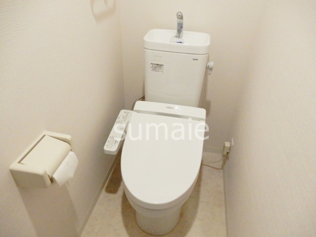トイレ　トイレは洗浄便座付き。