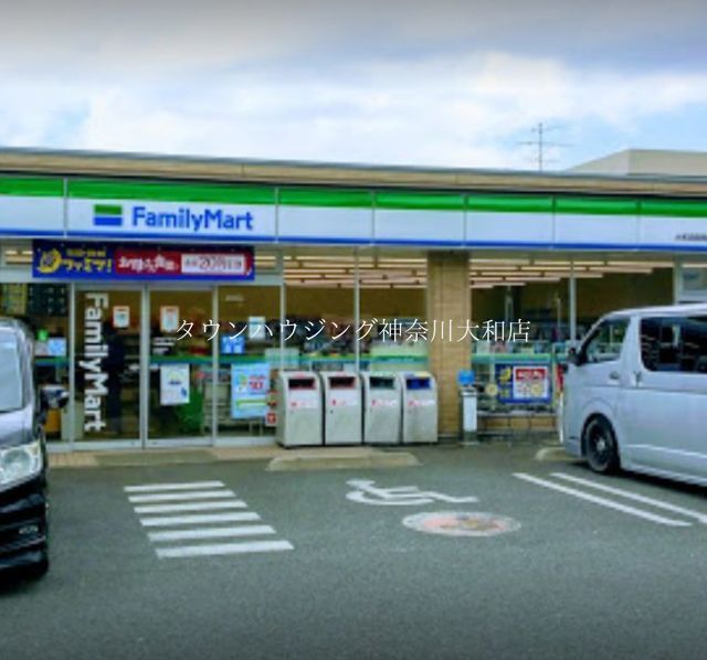 コンビニ　ファミリーマート大和西鶴間店（コンビニ）まで700m