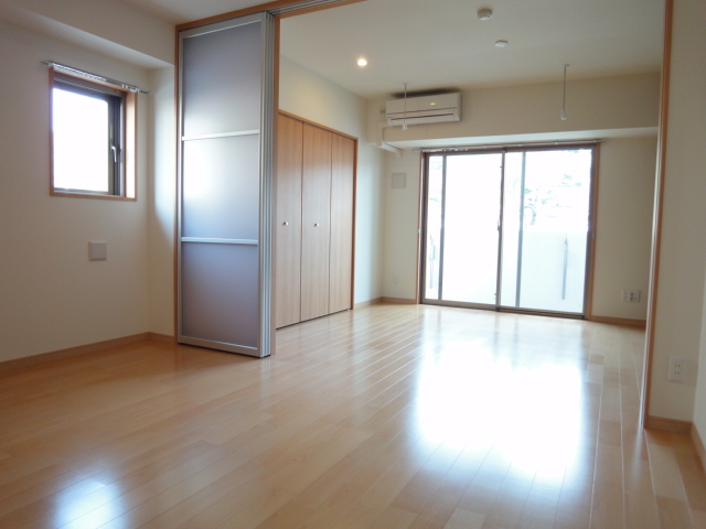 居室・リビング　リビング12.7帖＆洋室6.3帖