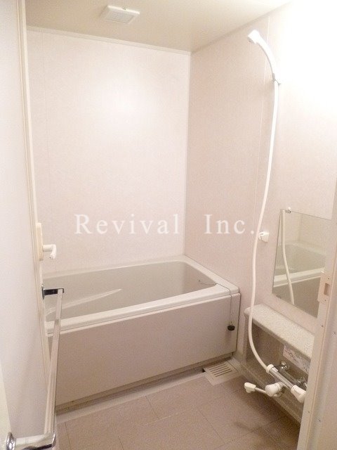 バス・シャワールーム　もちろん追い炊き・浴室乾燥機完備です