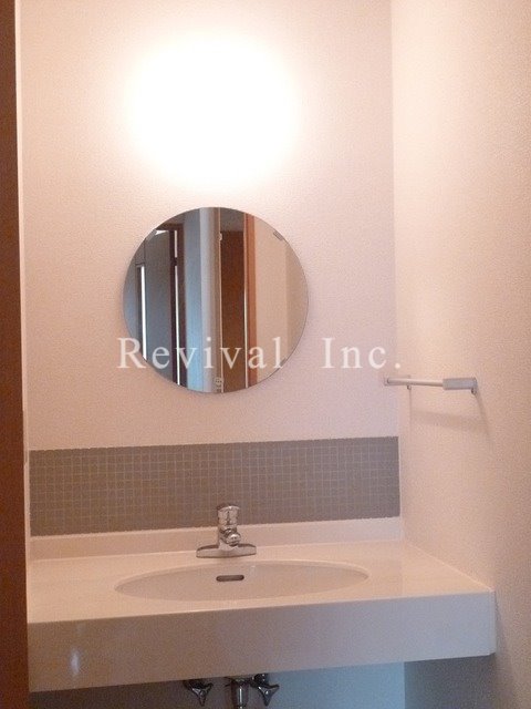 洗面設備　毎日の身だしなみチェックに必須ですね