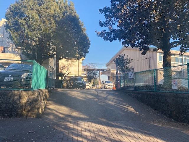 【愛甲郡愛川町中津のアパートの小学校】