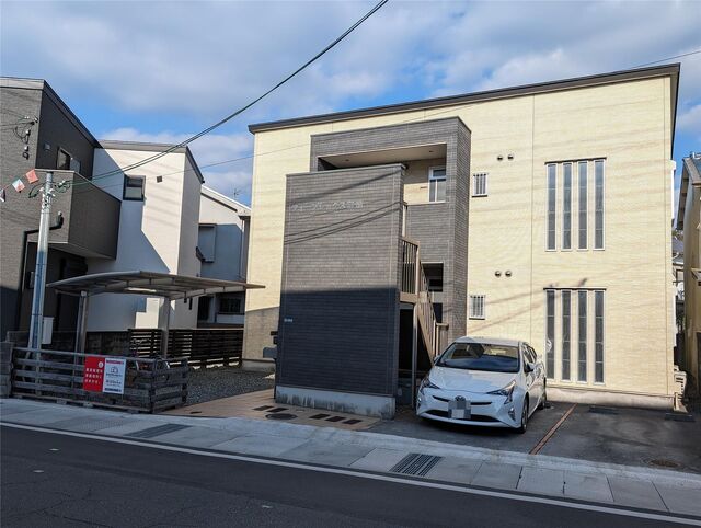 【姫路市八代宮前町のアパートの駐車場】