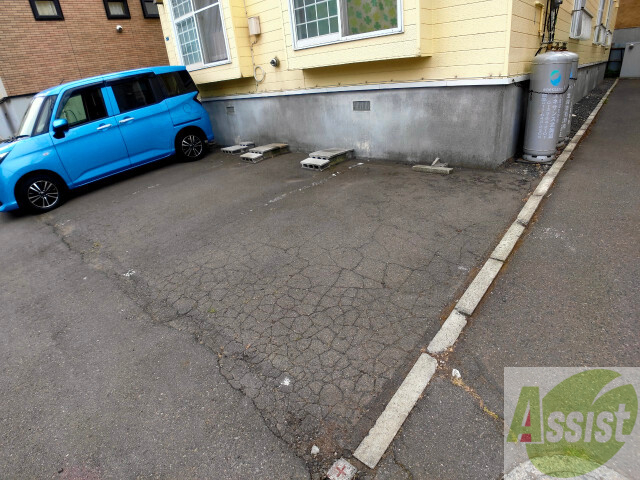 【札幌市北区北二十四条西のアパートの駐車場】