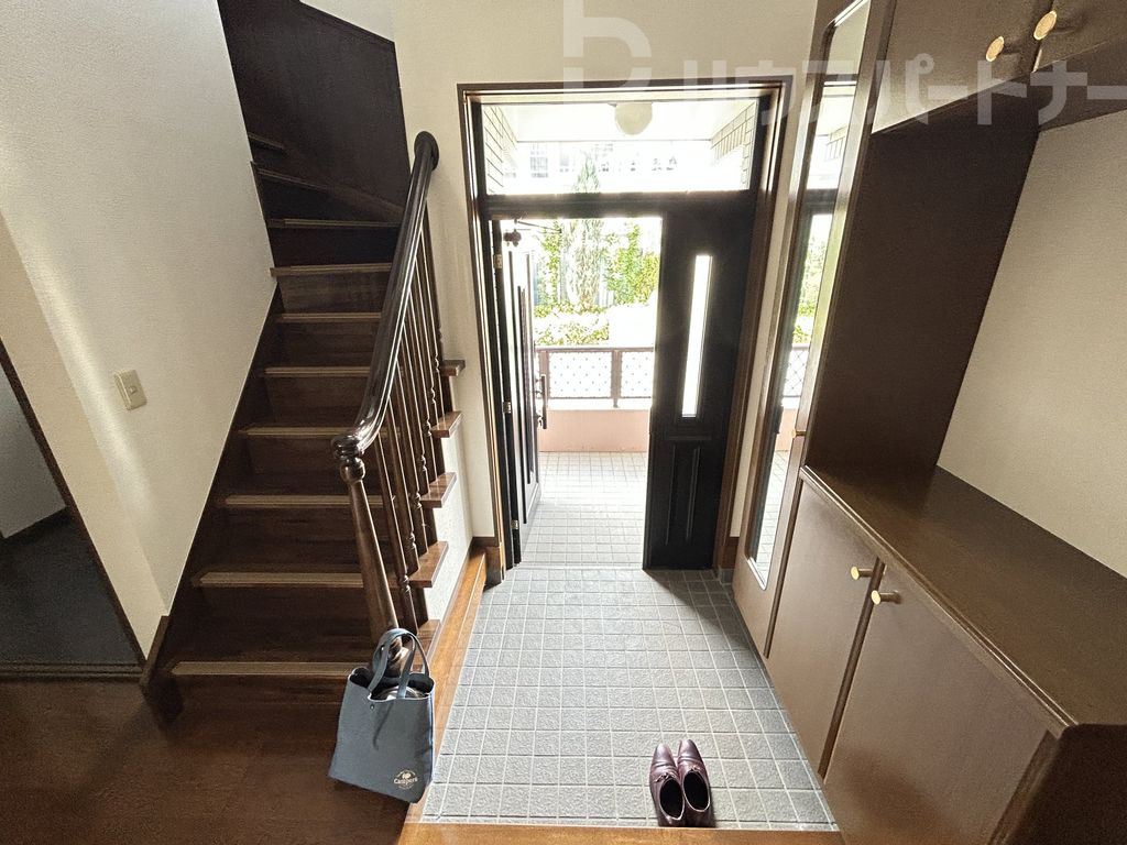 玄関　バルコニー