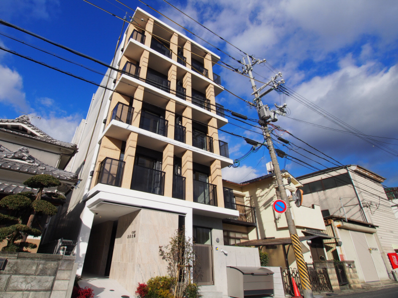奈良市中御門町のマンションの建物外観