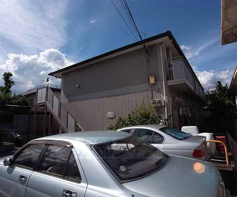 京田辺市草内東垣内のアパートの建物外観