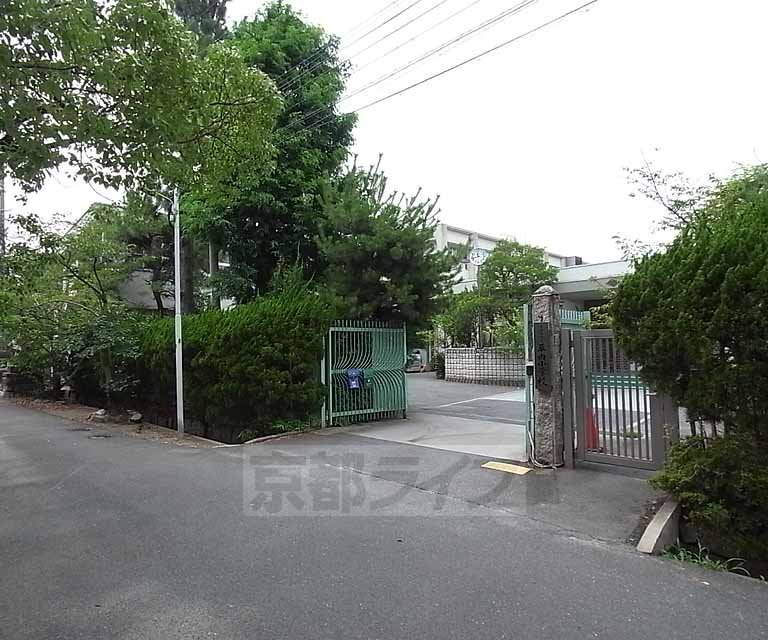 【京田辺市草内東垣内のアパートの小学校】