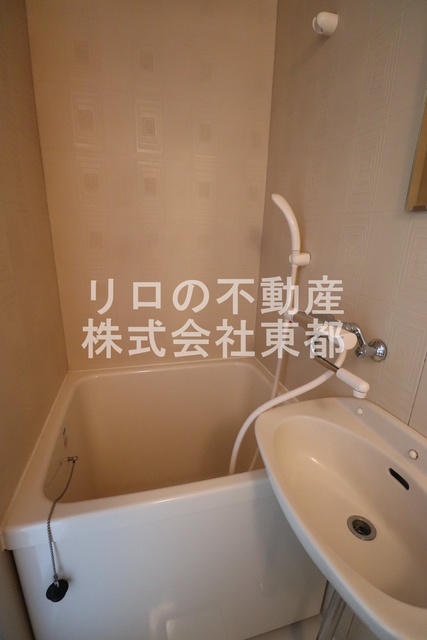 バス・シャワールーム　お掃除がしやすい洗面台付き３点ユニットです☆